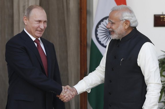 Em visita à Índia, Putin vende sistemas antiaéreos e discute parceria em energia nuclear