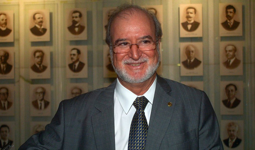 TJ de Minas nega pedido de liberdade de Eduardo Azeredo