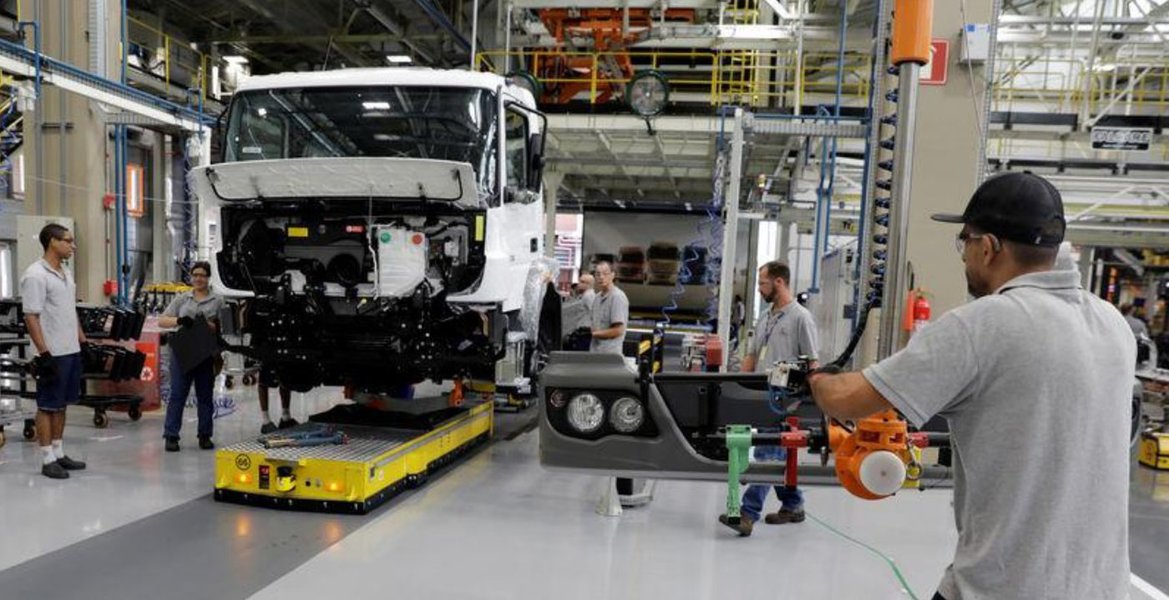 Anfavea: produção brasileira de veículos cai 23,5% em setembro ante agosto
