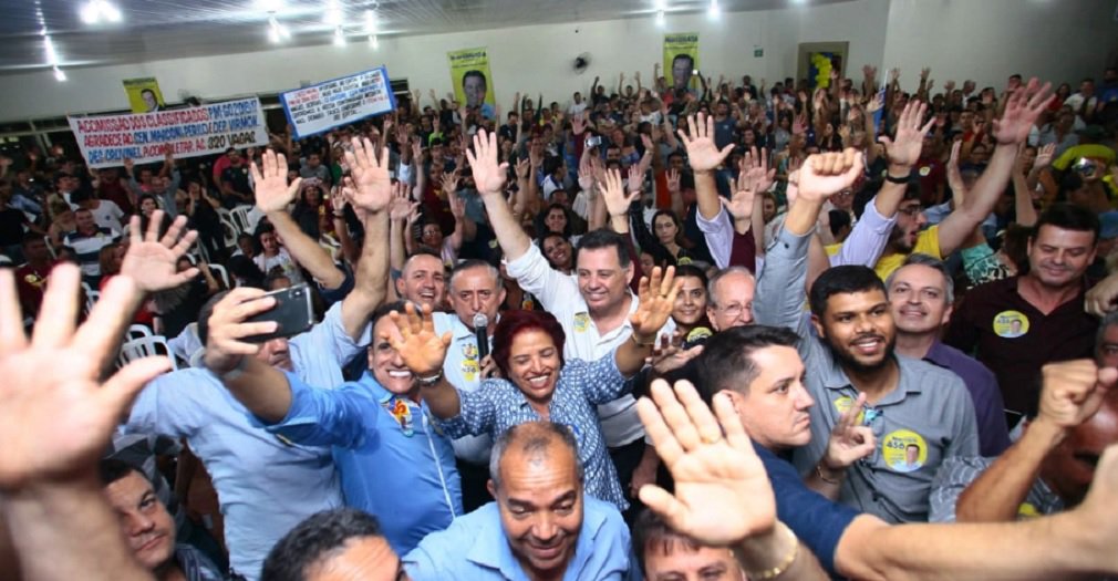 Servidores fazem grande ato de apoio a Marconi e Zé Eliton