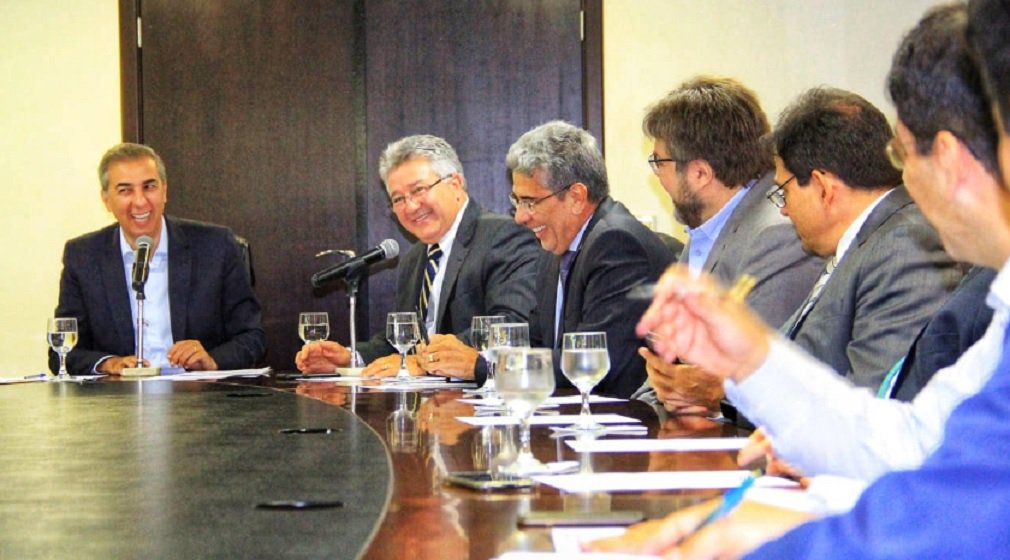 Zé Eliton toma medidas para proteger economia goiana