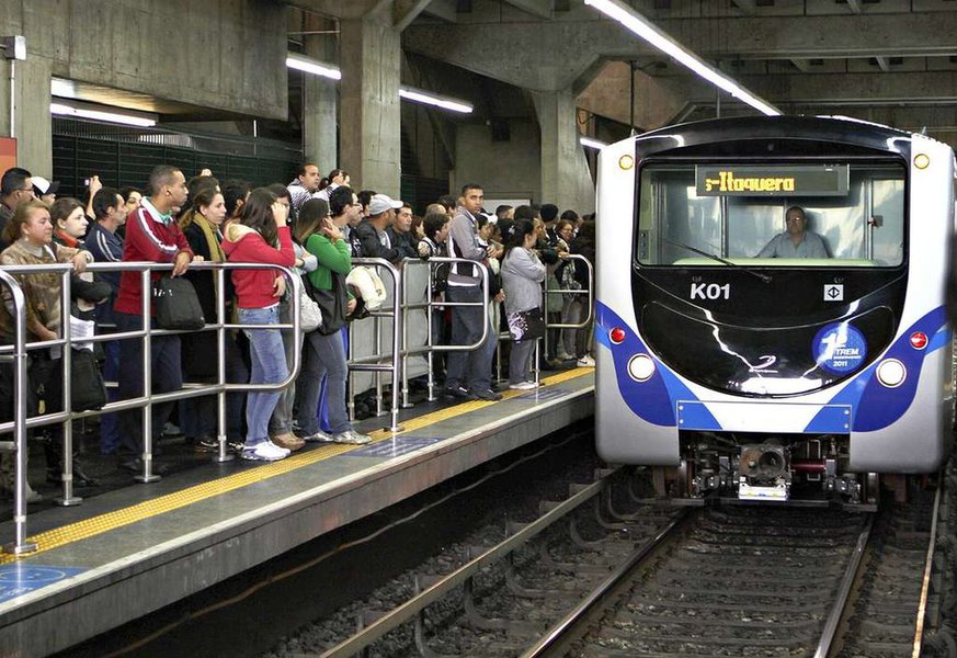 Governo de SP paga R$ 40 mil/mês para ONG gerir playlist de música no metrô