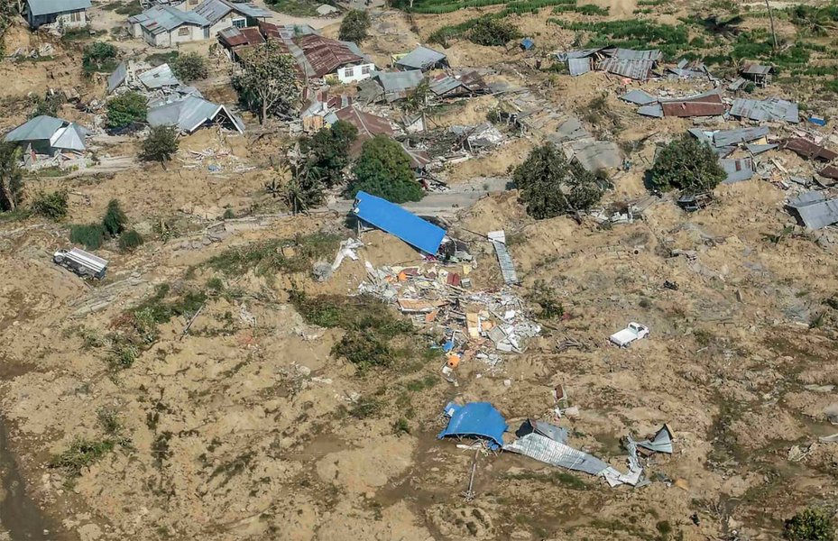 Terremoto seguido de tsunami mata mais de 400 pessoas na Indonésia
