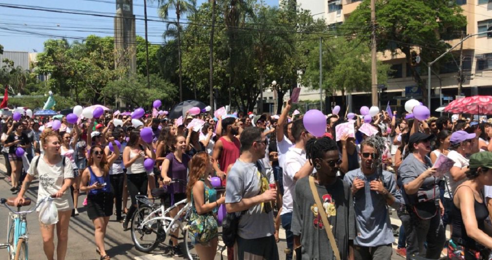 Em Goiânia, milhares vão às ruas contra Bolsonaro