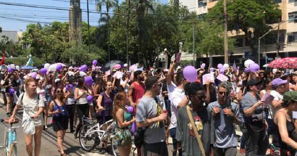 Em Goiânia, milhares vão às ruas contra Bolsonaro