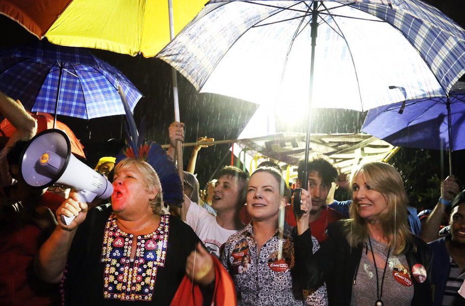 Filha de Che vai a Curitiba e manifesta solidariedade a Lula