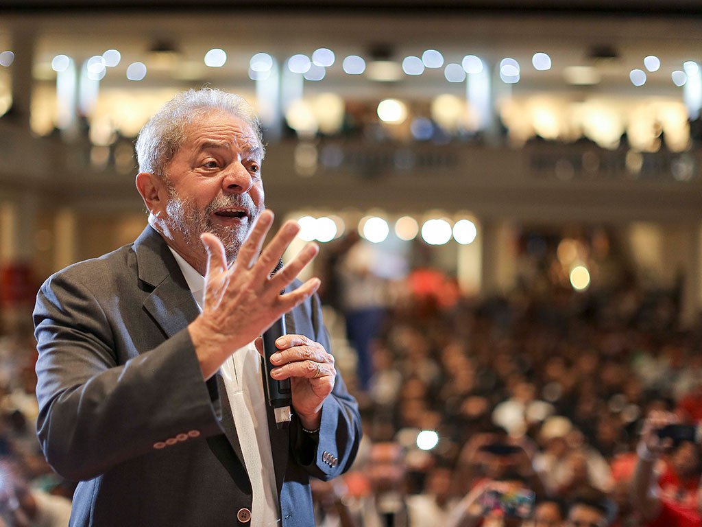 Lula agradece título de doutor: grande alento para a luta