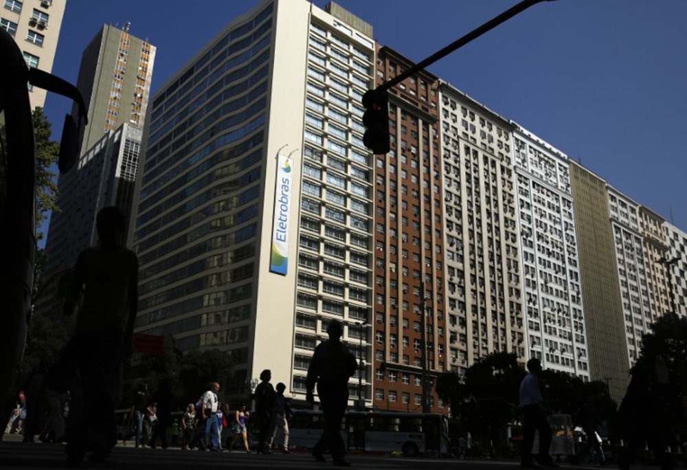 Leilão da Eletrobras fracassa e rende R$ 1,3 bi, menos da metade prevista