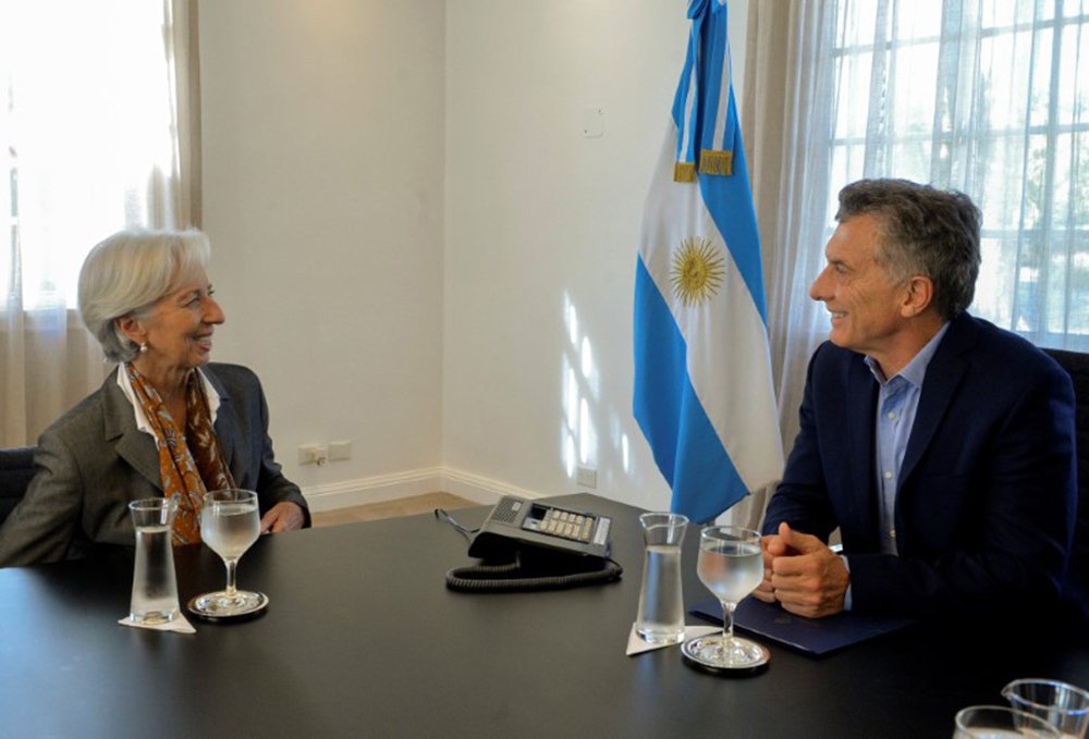 De pires na mão, Argentina consegue US$ 7 bi do FMI