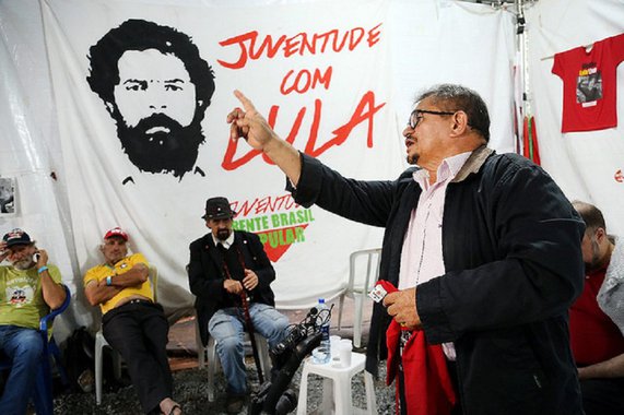 Biógrafo de Lula em cordel afirma que o ex-presidente foi preso por preconceito