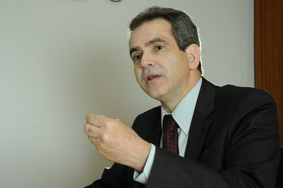 Saúde: secretário diz que Hugo funciona normalmente