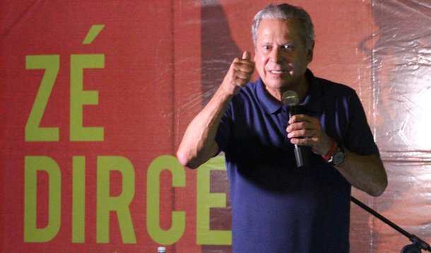 José Dirceu lança livro de memórias em Teresina