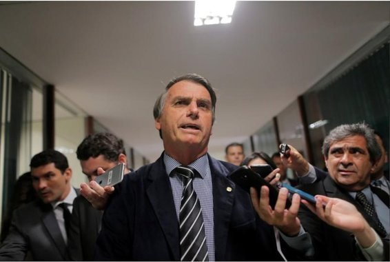 Ninguém tem o direito de votar em Bolsonaro