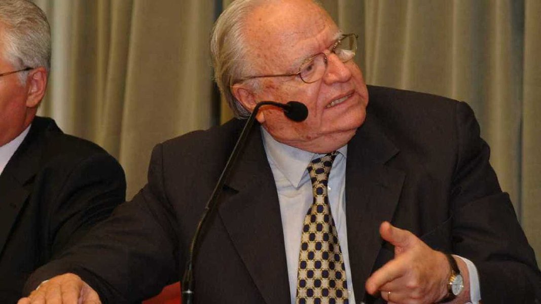 É equívoco ala do PSDB se aproximar de Bolsonaro, diz ex-ministro de FHC