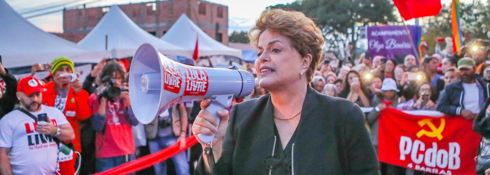 Dilma trata da prisão de Lula no terceiro ato do documentário