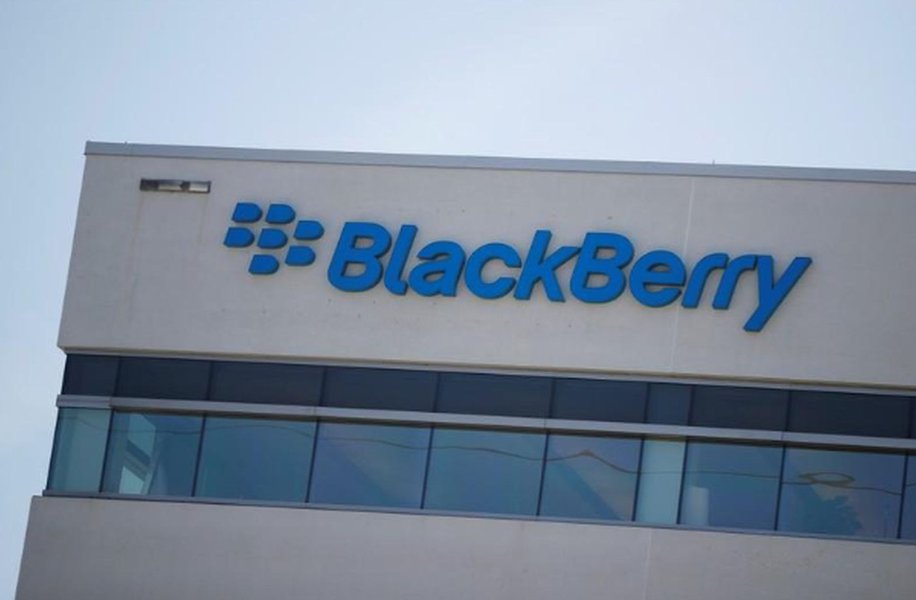 Lucro trimestral da BlackBerry mais do que dobra