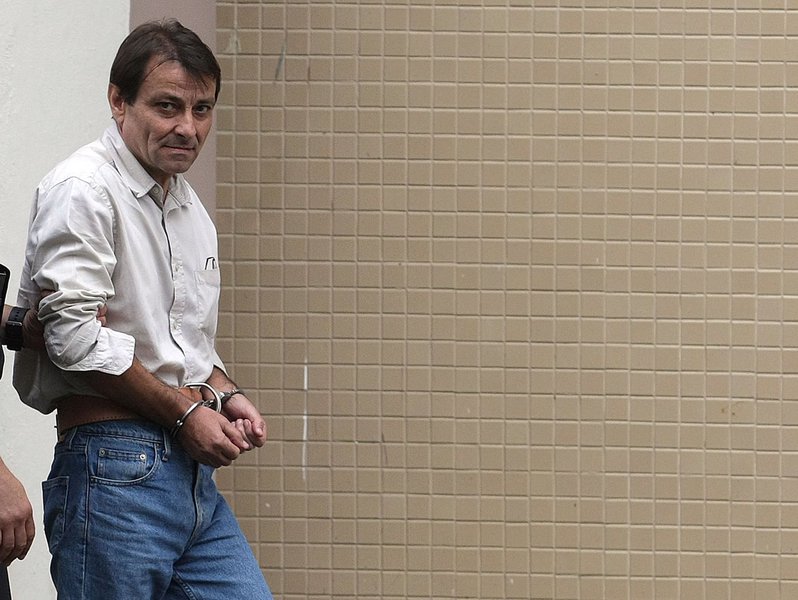 Embaixador italiano comemora prisão de Battisti