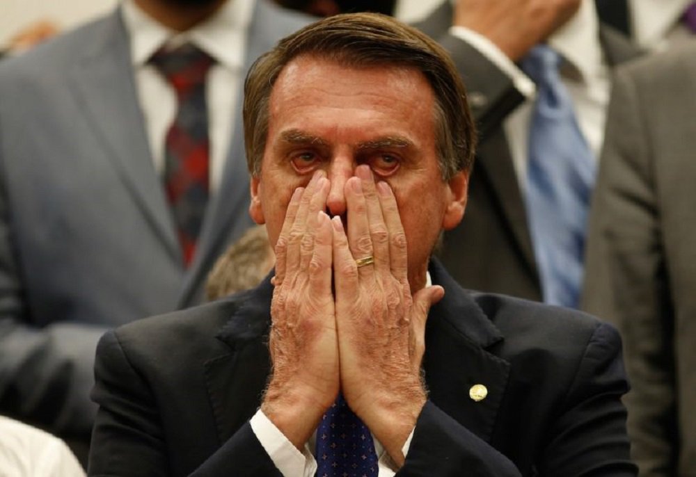 Tijolaço: Bolsonaro é um bobo da corte, mas pode achar que é rei