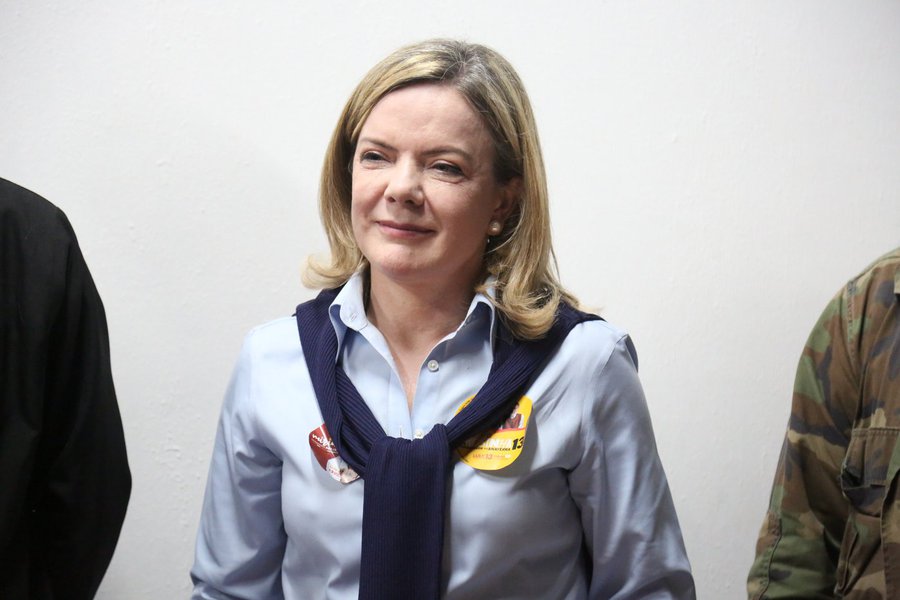 Afrânio Jardim: Gleisi acerta ao ir à posse de Maduro
