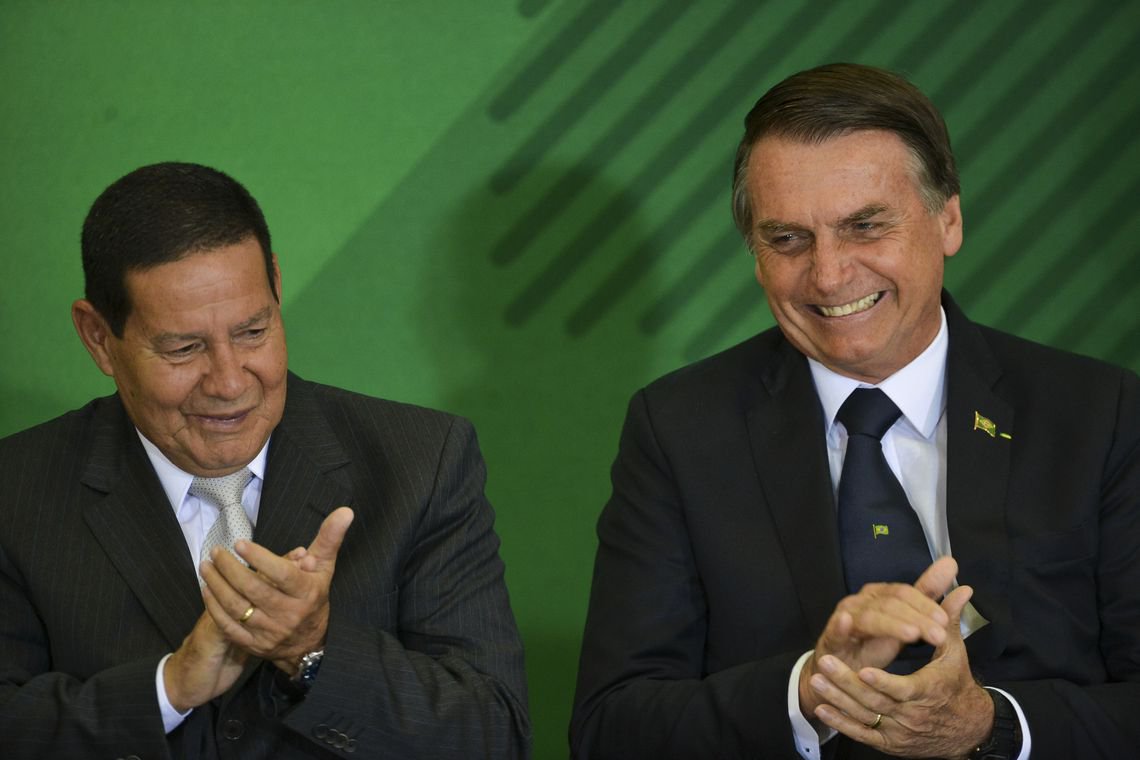 Jornal francês questiona se Bolsonaro será capaz de pragmatismo político