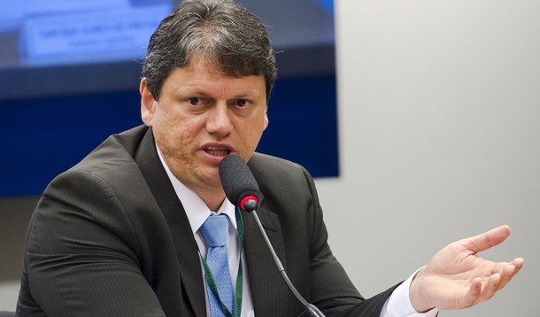 Governo pode privatizar ou liquidar cerca de 100 estatais, diz ministro