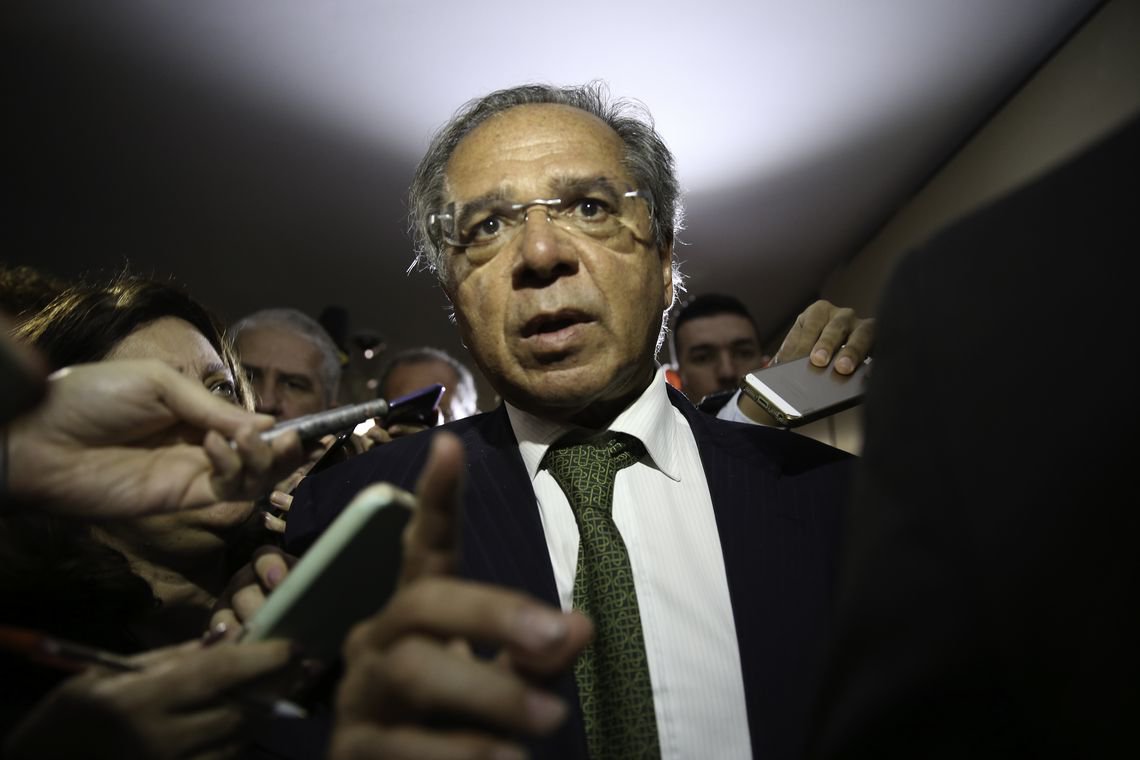 Paulo Guedes quer eliminar patrocínios da Caixa a clubes de futebol