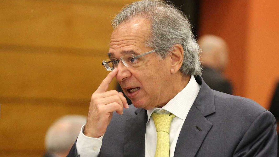 Guedes quer cortar Imposto de Renda das empresas em mais da metade