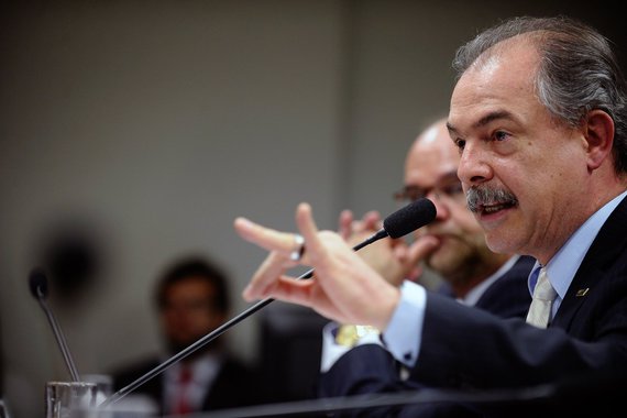Mercadante: golpe quer privatizar bens públicos e universais