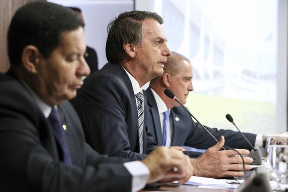 Bolsonaro aumenta imposto dizendo que não aumenta imposto