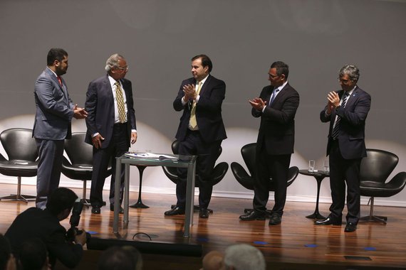 Paulo Guedes ameaça tirar dinheiro da saúde e da educação