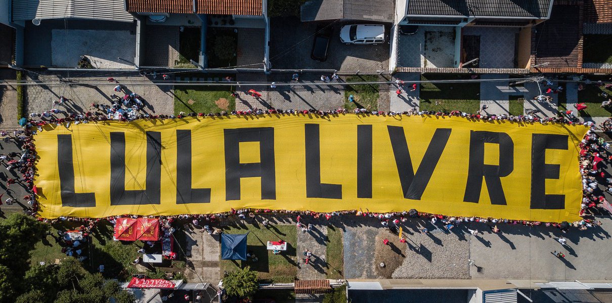 Diretor denuncia prisão política de Lula no festival de Berlim