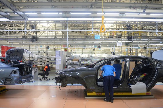 Indústria chinesa tem queda pela primeira vez em dois anos