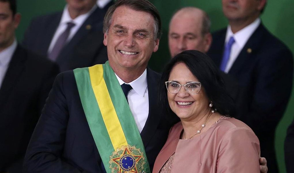 Nem azul, nem rosa: país não vai engolir a agenda retrógrada de Bolsonaro