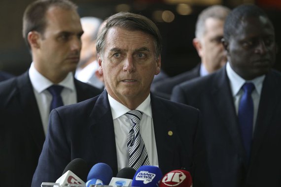 Pesquisa: maioria dos argentinos não sabe que Bolsonaro será presidente