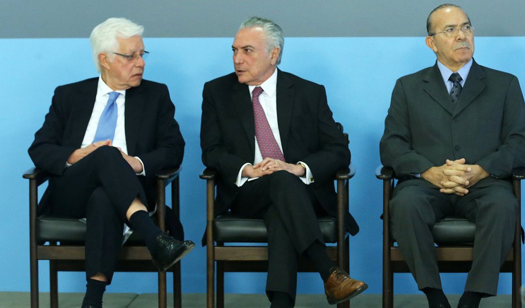 Lauro Jardim: MP está coçando as mãos para pegar Temer, Moreira Franco e Padilha