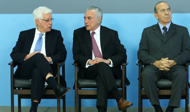 Lauro Jardim: MP está coçando as mãos para pegar Temer, Moreira Franco e Padilha