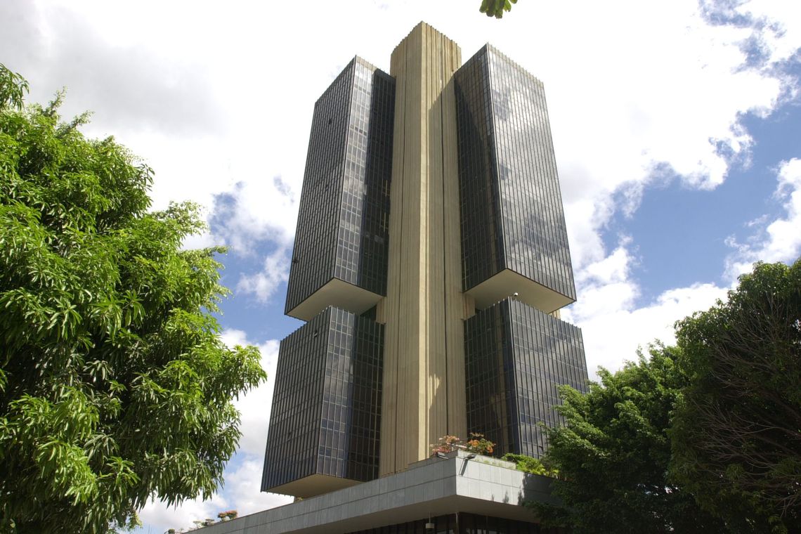BC queimou reservas para segurar o dólar