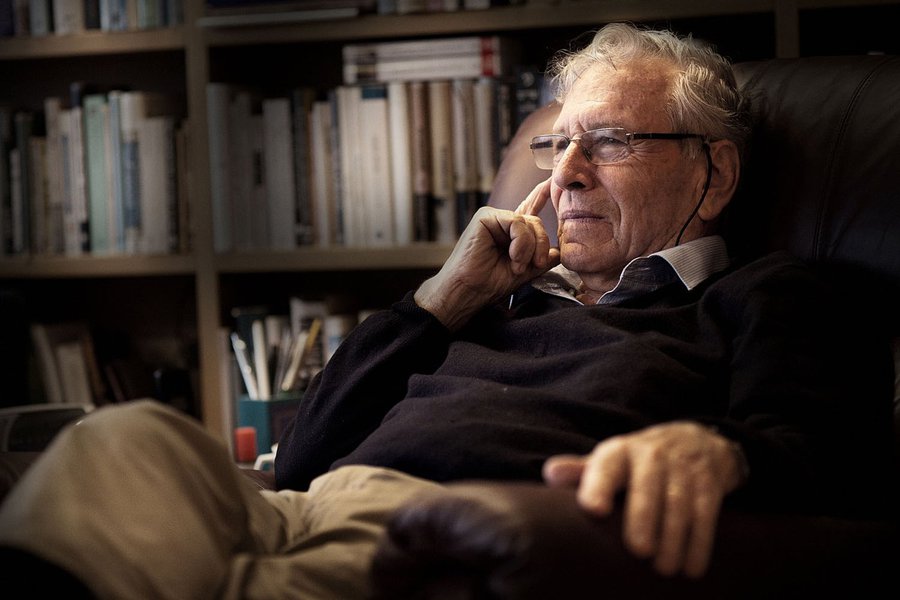 Escritor israelense Amos Oz morre aos 79 anos