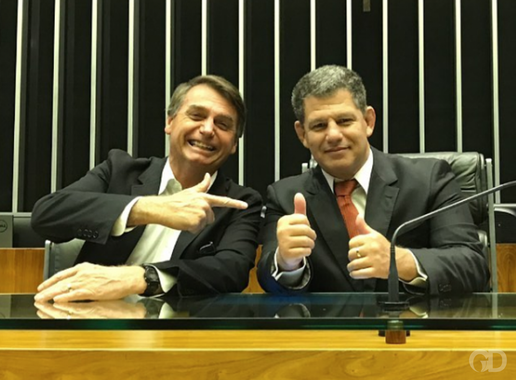 Bolsonaro quer revogar regulamentações 'que só servem para arrecadação'