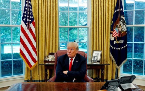 Trump diz que é "muito perigoso" quando redes sociais regulam seu próprio conteúdo