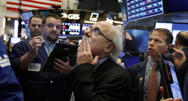 Wall Street viveu pior semana em dez anos e acende alerta