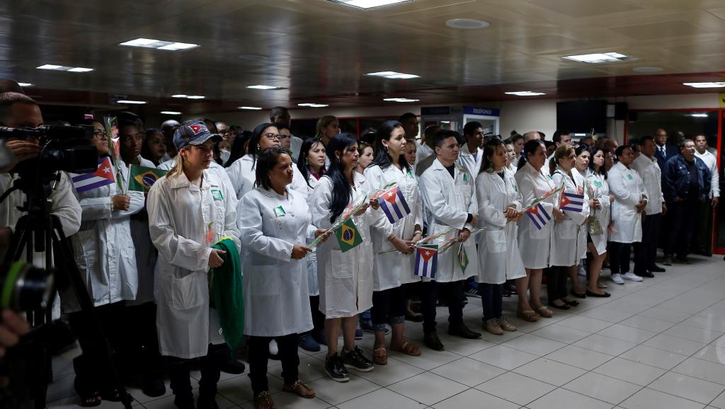 Mais de 90% dos médicos cubanos no Brasil já voltaram, diz presidente Díaz-Canel
