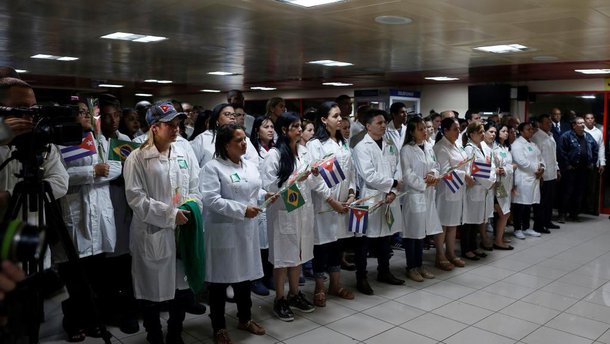 Mais de 90% dos médicos cubanos no Brasil já voltaram, diz presidente Díaz-Canel