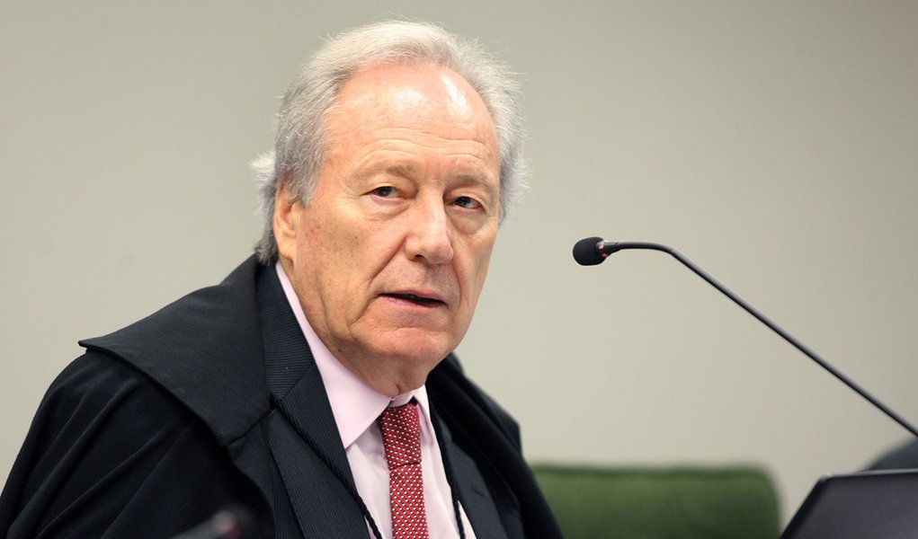 Lewandowski suspende MP e aprova aumento de servidores em 2019