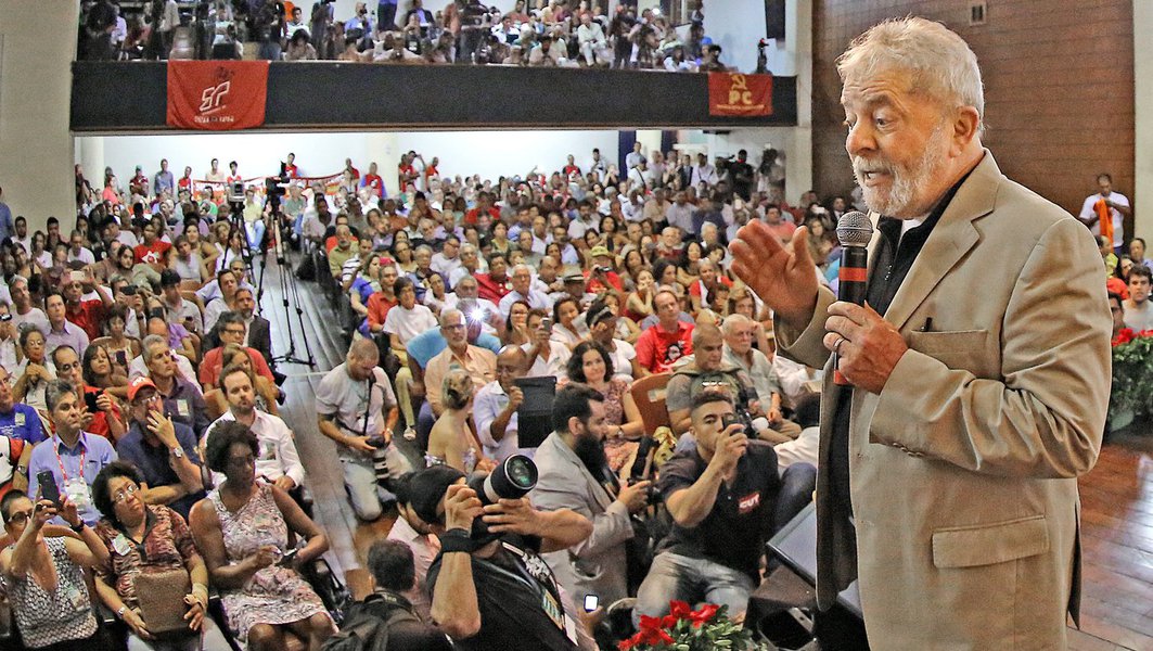 A força de Lula simplesmente não cede