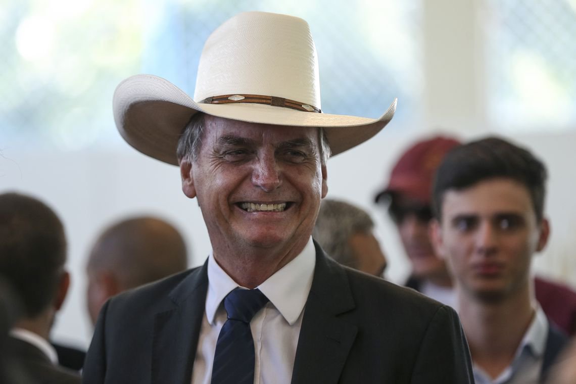 Chapeuzinho Vermelho e o Lobolsonaro Mau