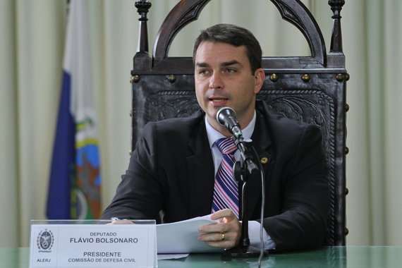 Em entrevista chapa-branca, Flávio diz que foro não foi escolha sua