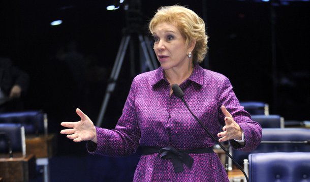 Marta questiona: em que mundo vive Damares?