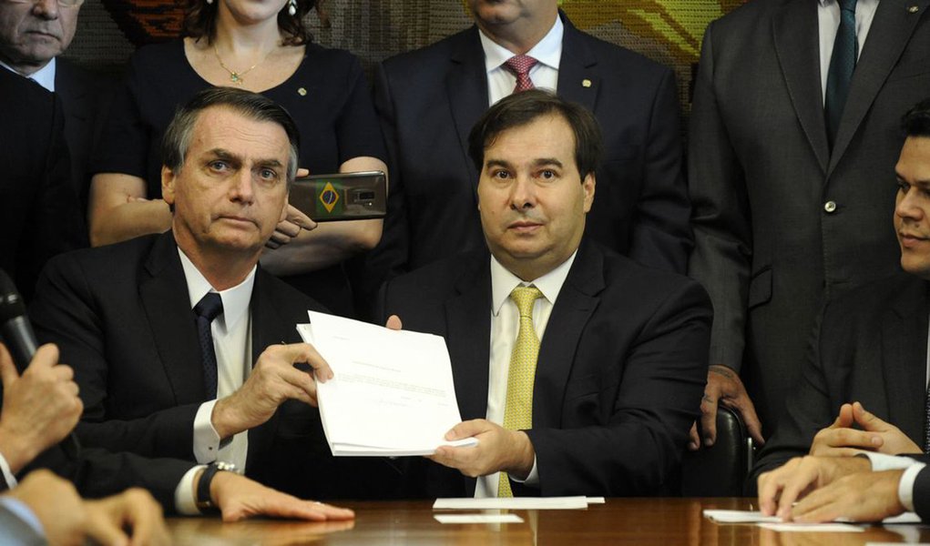 Pela previdência, Folha defende toma-lá-dá-cá no Congresso