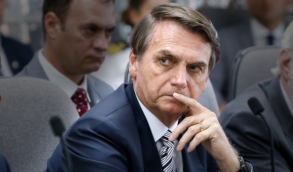 Ao dizer 'esquerda nunca mais', Bolsonaro se mantém em guerra ideológica